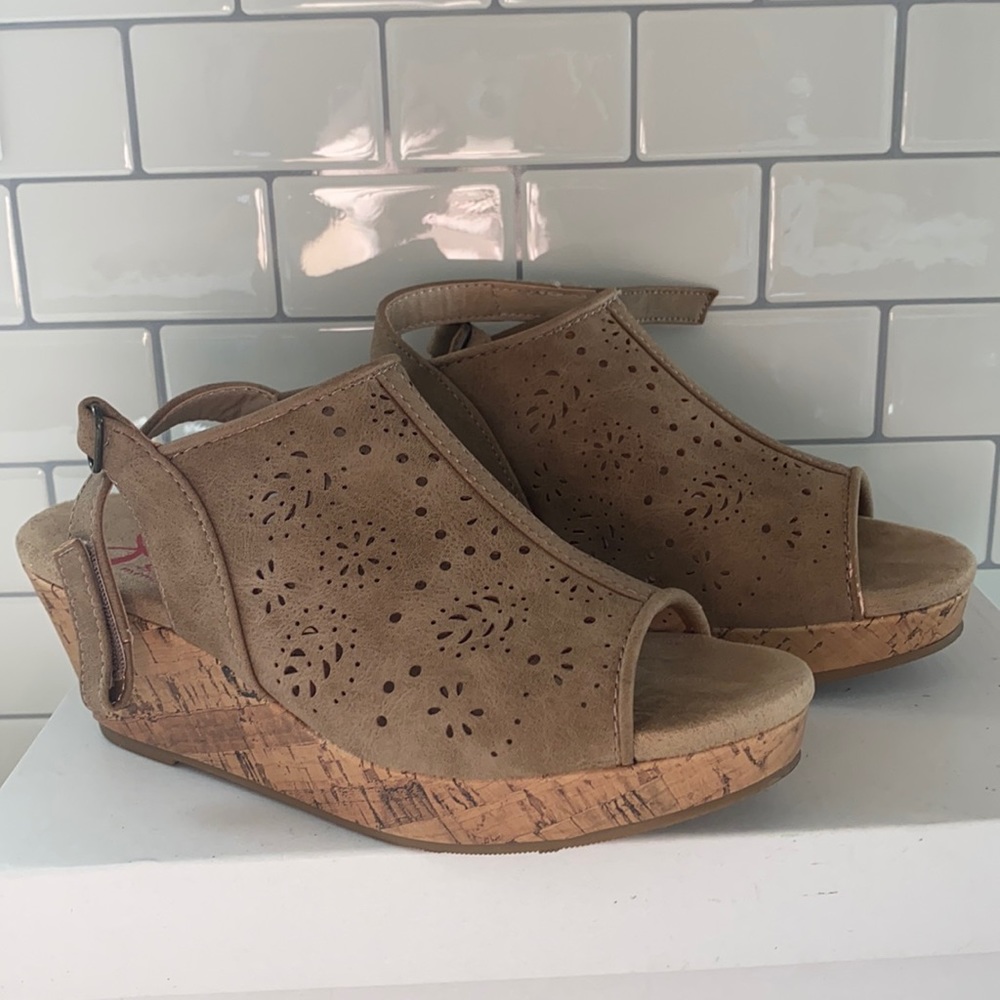 Tan wedged sandal